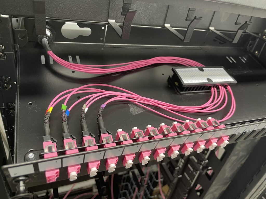 Installeren van fiber glasvezel bekabeling